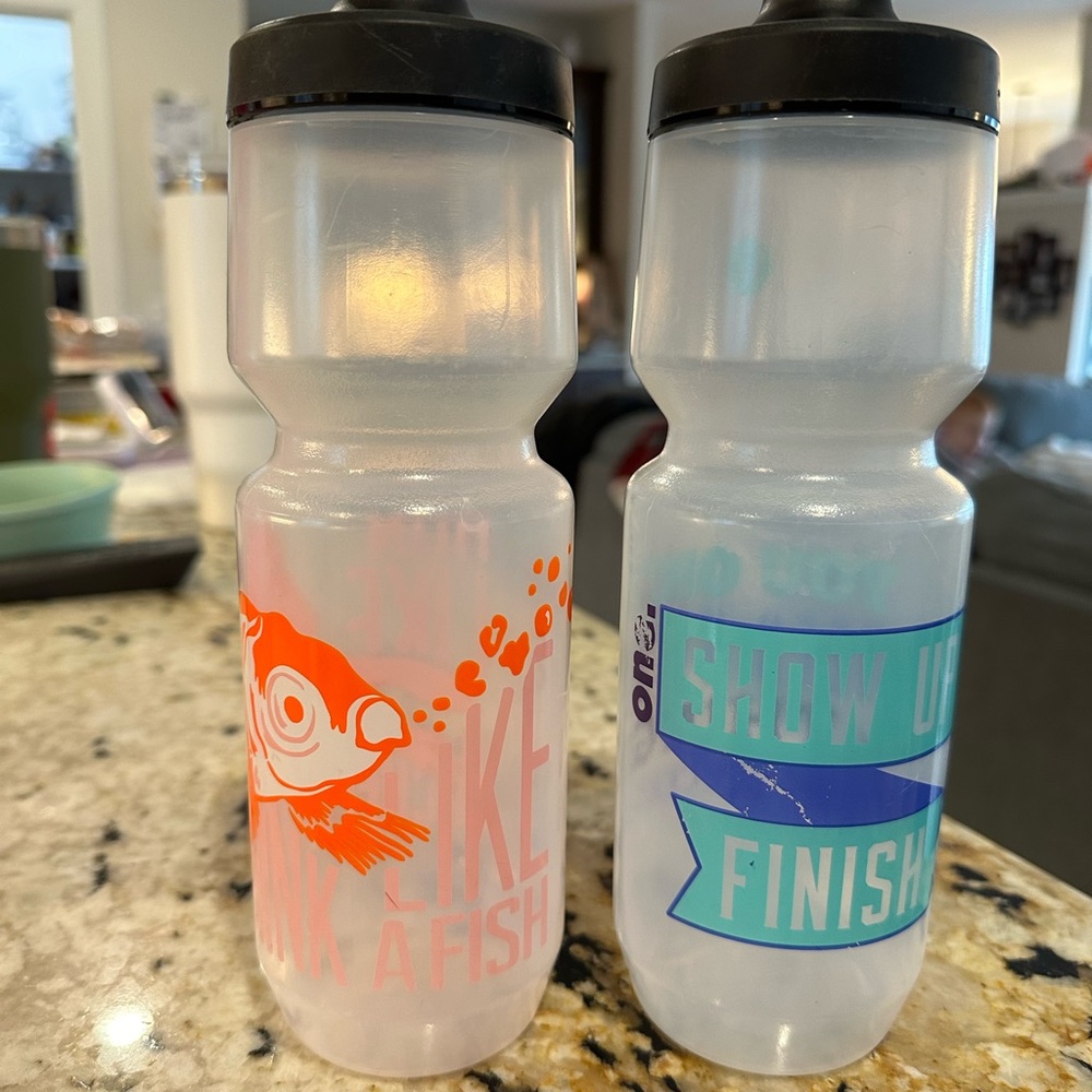 Lululemon athletica cycling water bottles (2)